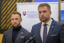 Na snímke sprava minister zdravotníctva Kamil Šaško a minister vnútra Matúš Šutaj Eštok. FOTO: TASR