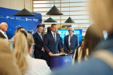 Na domácej konferencii vystúpil okrem lekárov a zástupcov firmy aj minister zdravotníctva Kamil Šaško. FOTO: Powerful Medical
